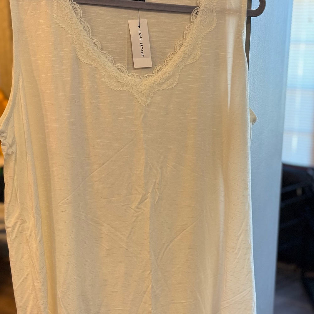 Lace Trim Sleeveless Top in Cream
